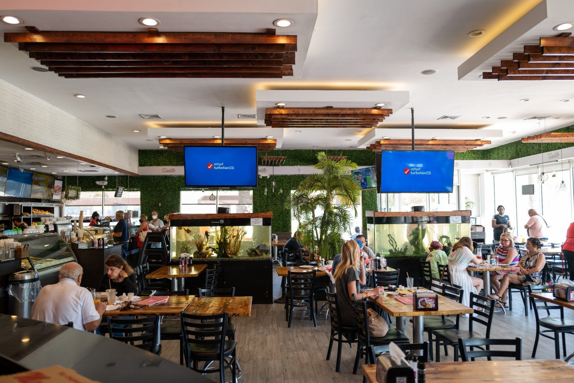 A big menu in an easy room